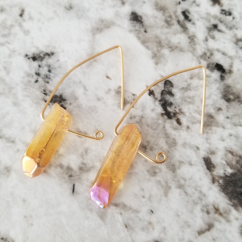 Island Love Iridescent Peach Crystal & Gold earrin
